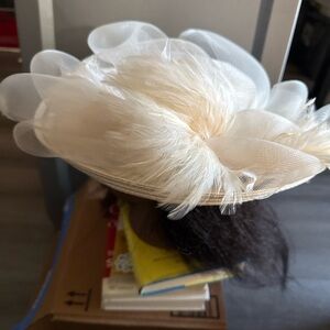 Essence Hat Cream White Feather Netting Formal Fascinator Church Derby Hat